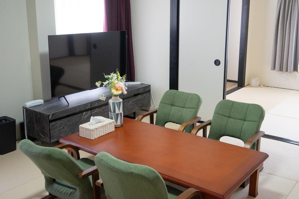 Communal lounge/ TV room, TV and multimedia, Living room, Seating area