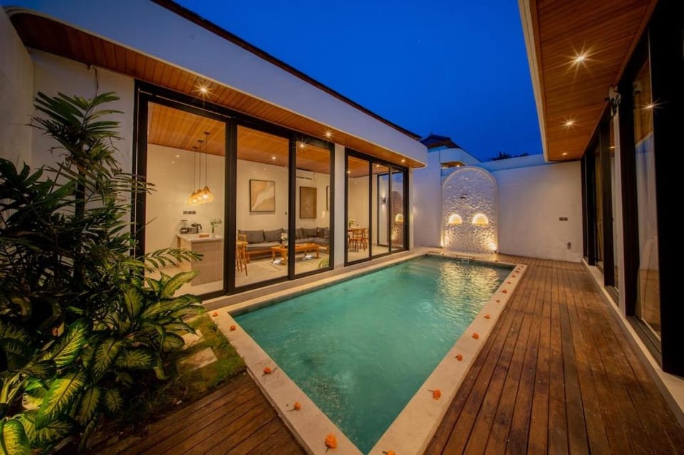 Swimming pool, Swimming pool