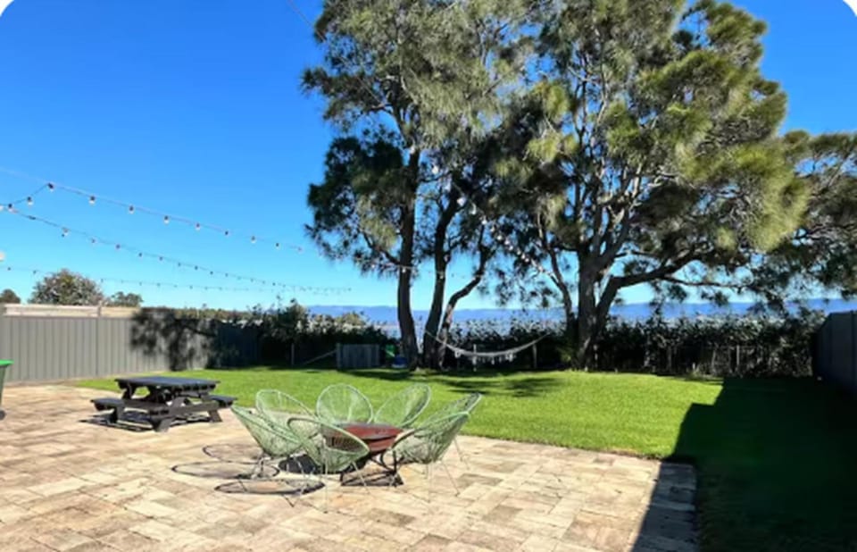 Cudgeree Bay Lake House House in Wollongong