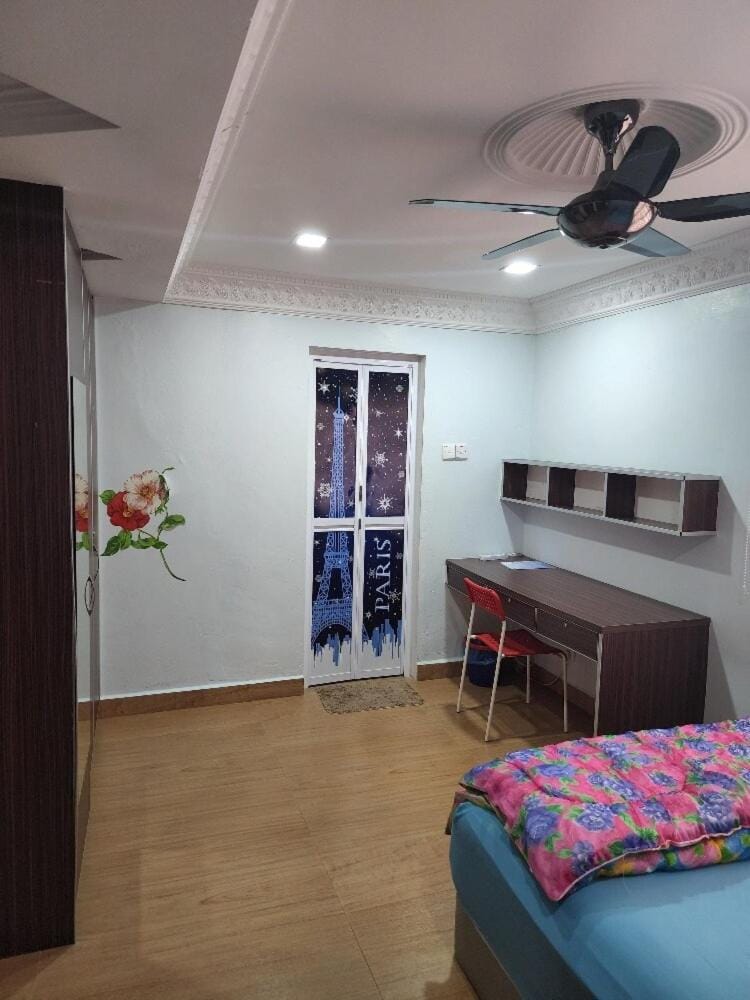 Kinrara HomeStay right at the Heart of Puchong House in Pahang, Malaysia