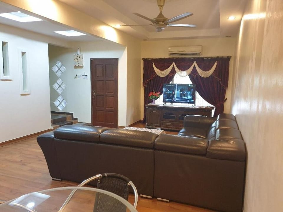 Kinrara HomeStay right at the Heart of Puchong House in Pahang, Malaysia