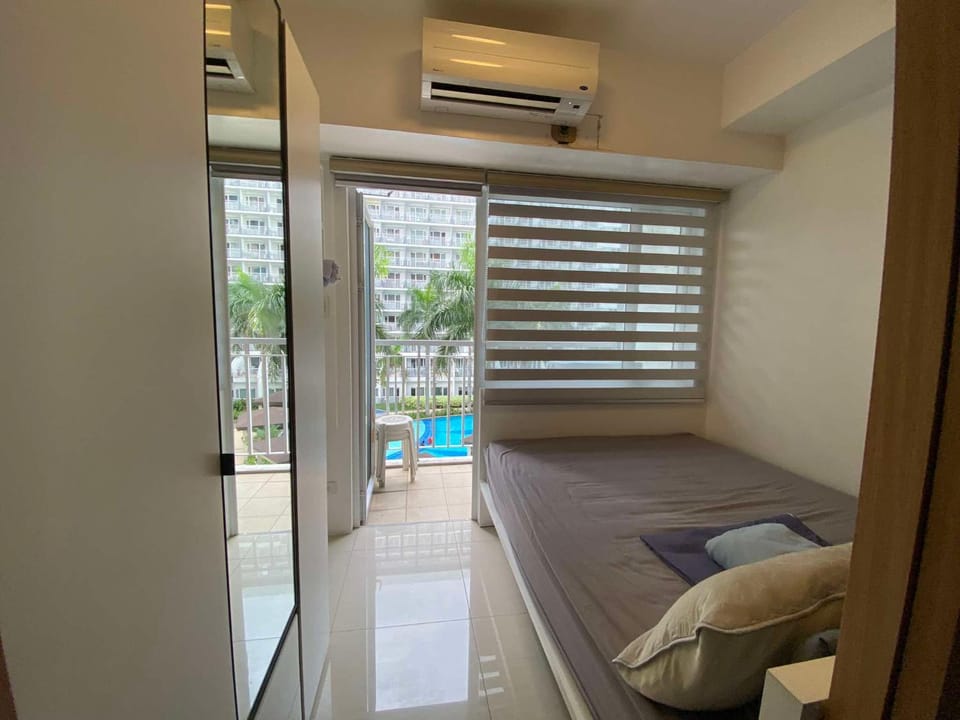 Bedroom, Pool view