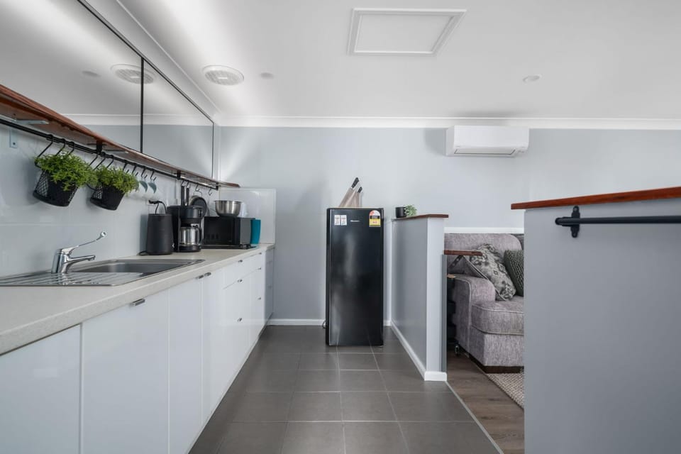 Neat & Tidy Studio with Firepit near Bathurst CBD Apartment in Bathurst