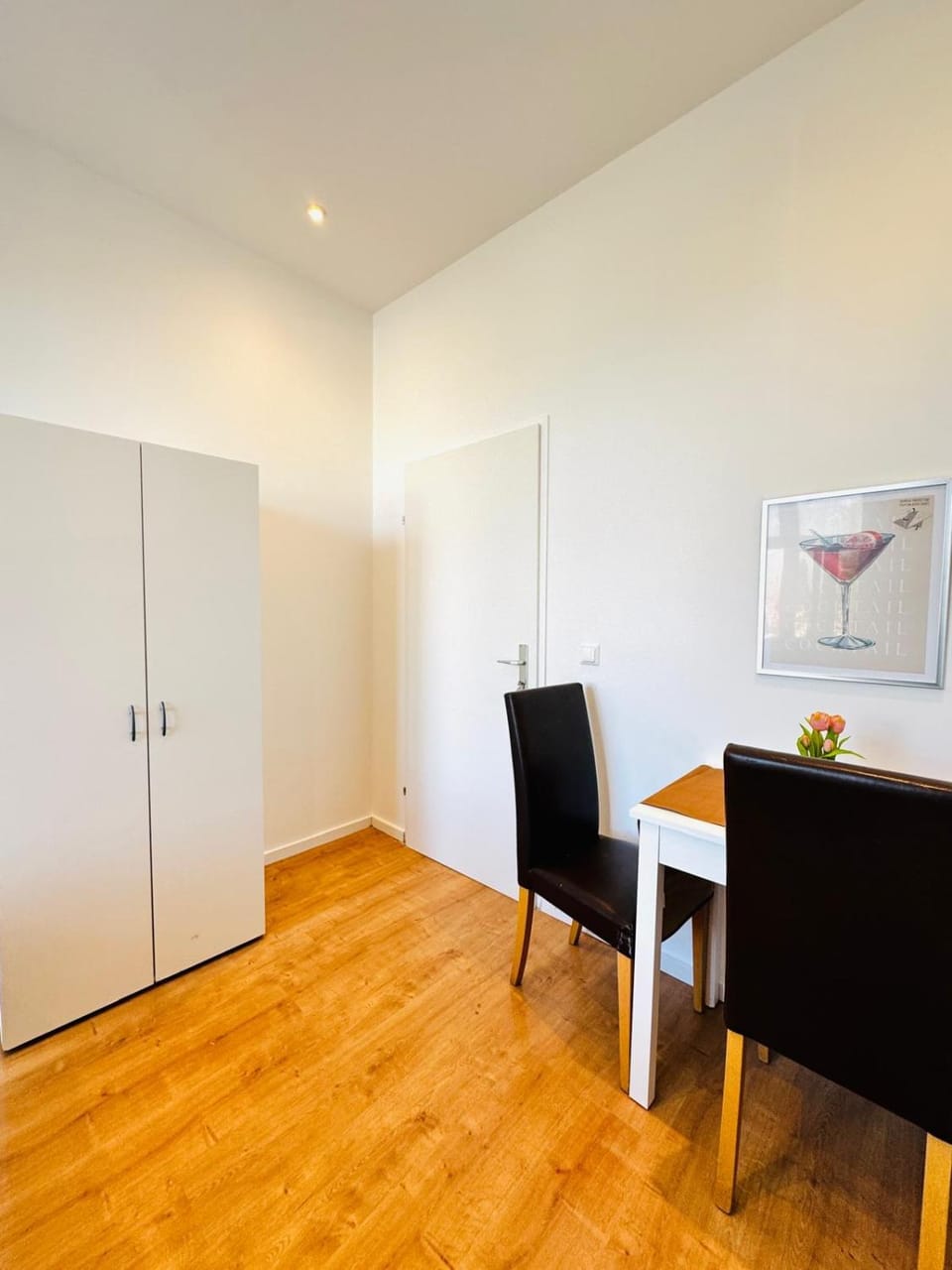 Seating area, Dining area, wardrobe