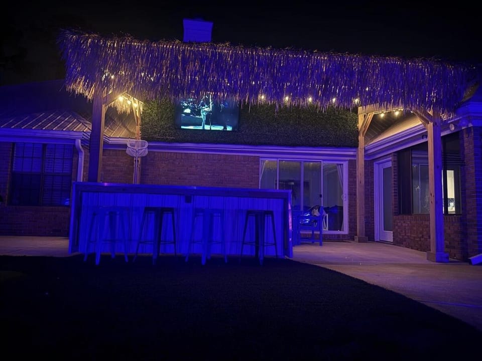 Caribbean feel,Mini&Disc Golf,Heated Pool,Game Rom House in Lower Grand Lagoon