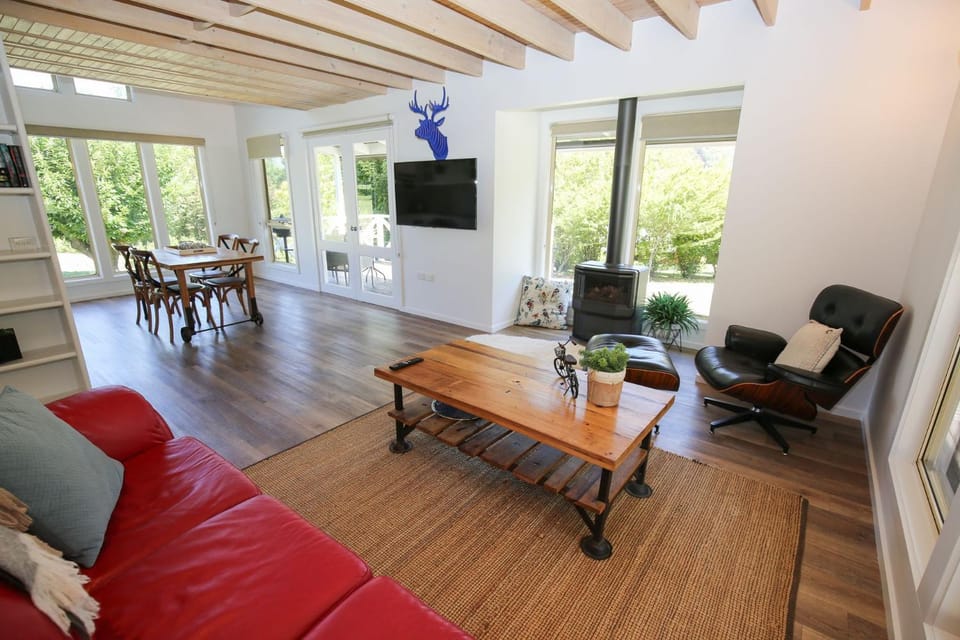 TV and multimedia, Living room, Seating area, Dining area, fireplace, heating, air conditioner