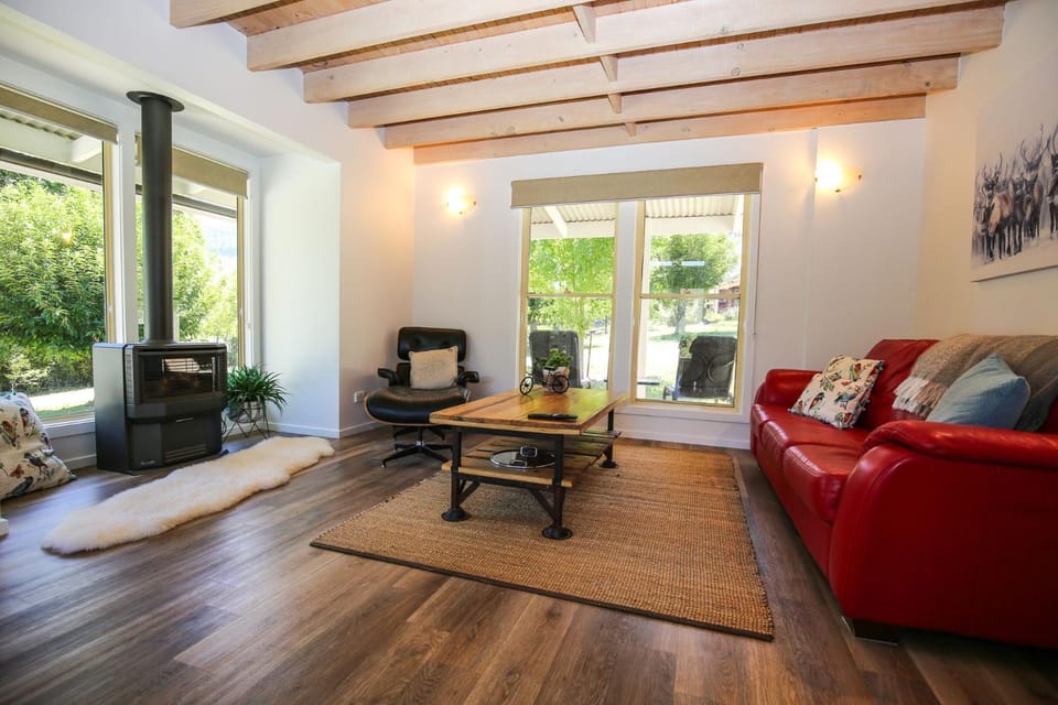TV and multimedia, Living room, Seating area, fireplace, heating, air conditioner