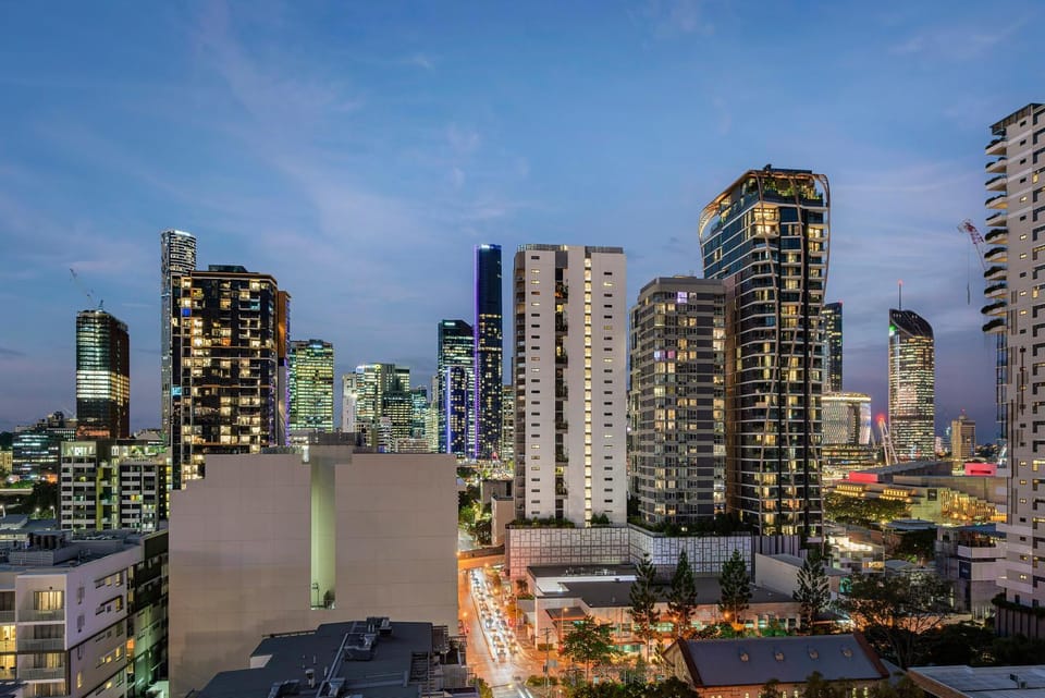 City View Apt with Balcony, King Bed and Rooftop Apartment in Brisbane City
