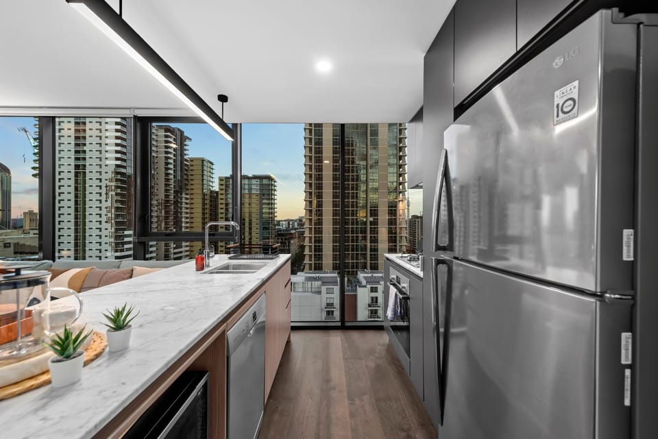 City View Apt with Balcony, King Bed and Rooftop Apartment in Brisbane City