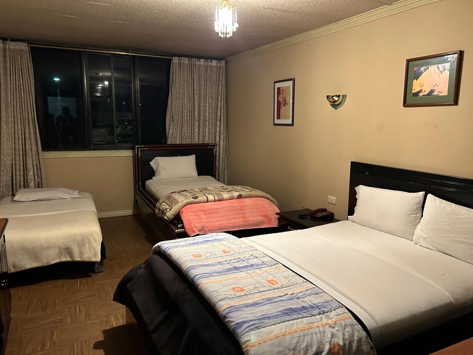 IÑAQUITO GOLD hostal Bed and Breakfast in Quito