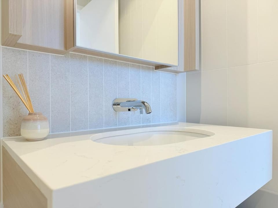 1 Bed and Sofa Bed Riverfront Retreat with Pool at QWR Apartment in Brisbane City