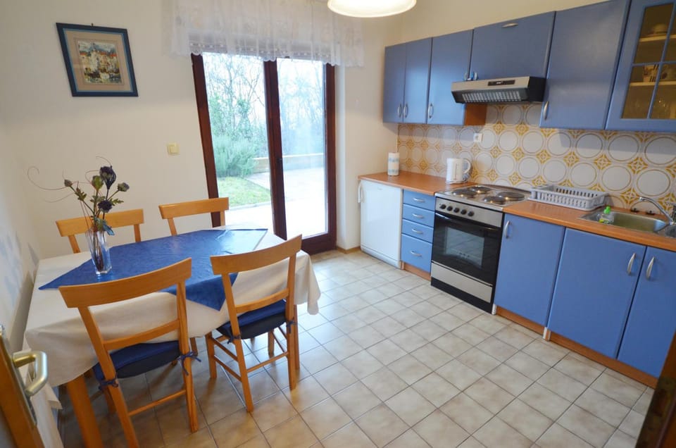 Coffee/tea facilities, Kitchen or kitchenette, Living room, Dining area