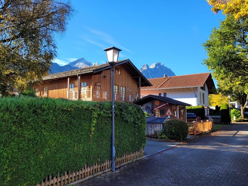 Property building, Day, Neighbourhood, Summer, Mountain view, Quiet street view, Parking