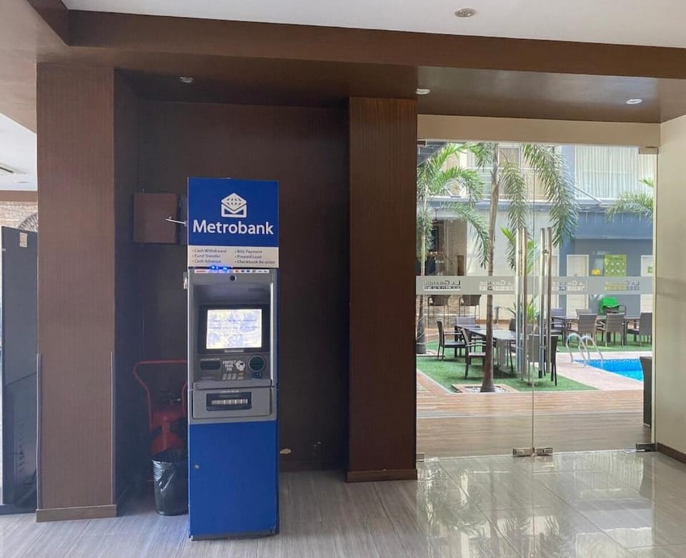 Sheryll Escapes - La Grande 1114, 11th floor, Phase 2, 1BR balcony Apartment in Angeles