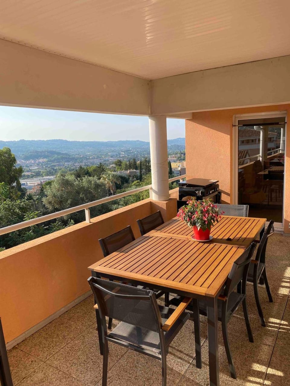 View (from property/room), Balcony/Terrace, Dining area, Mountain view