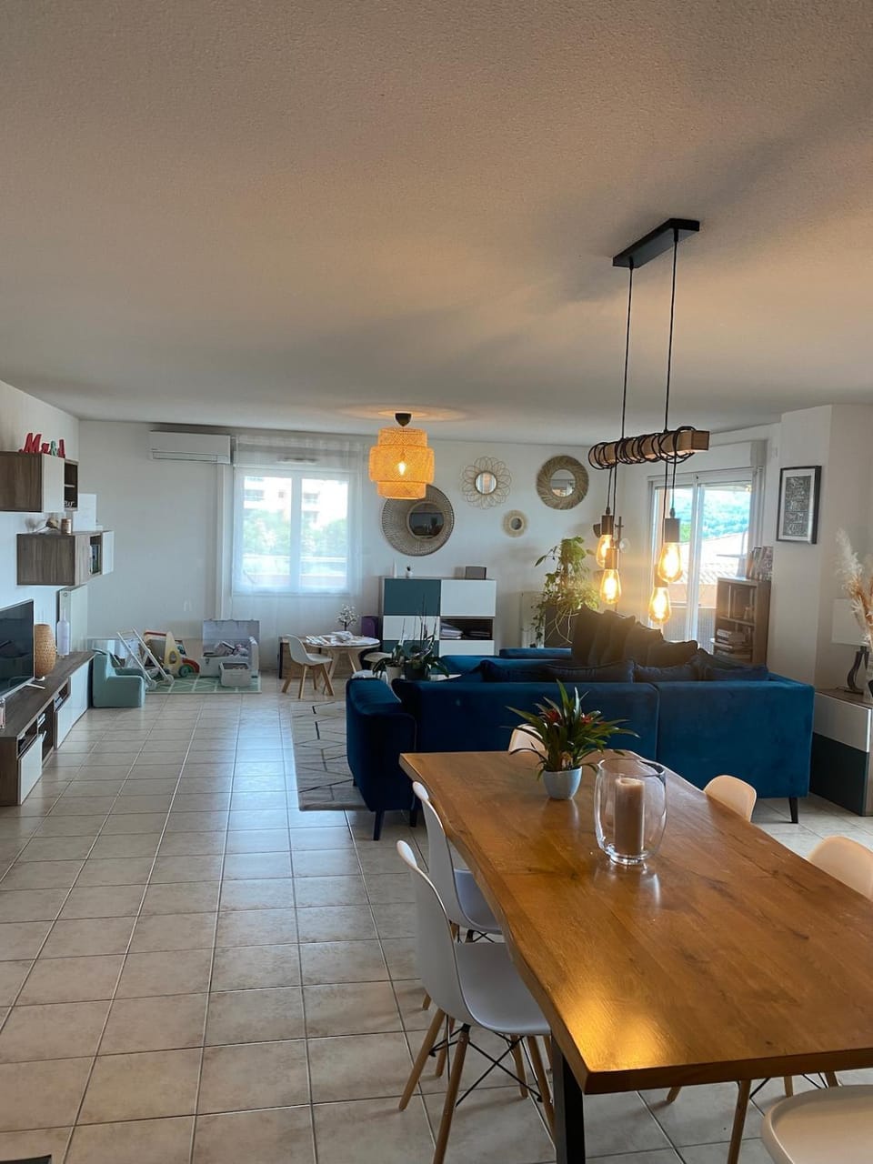 Living room, Dining area