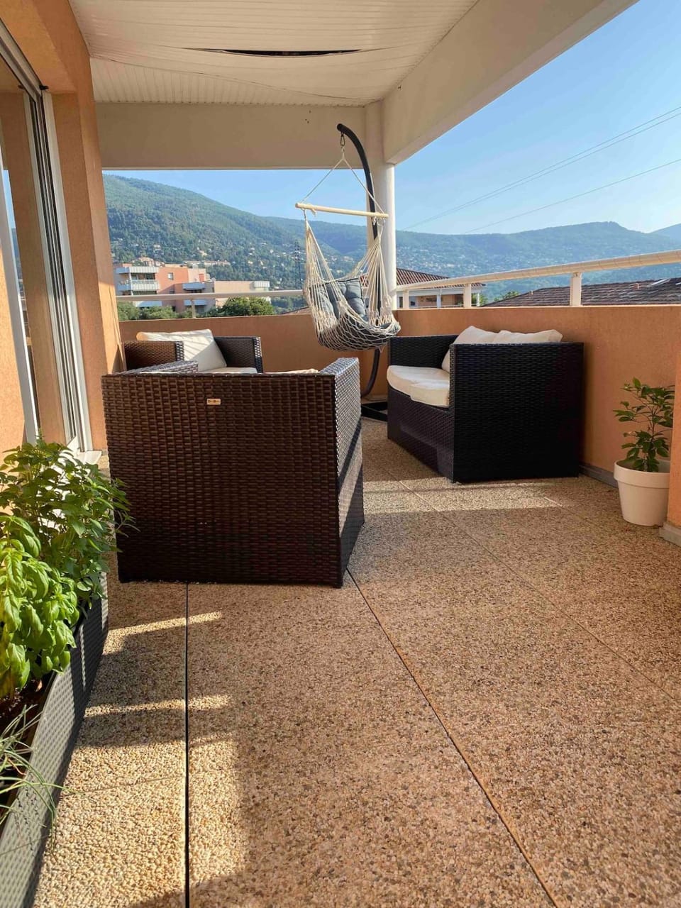 Balcony/Terrace, Mountain view