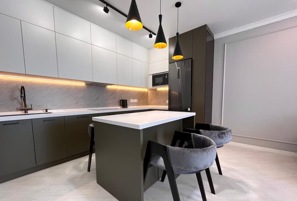 Kitchen or kitchenette, Dining area, stove