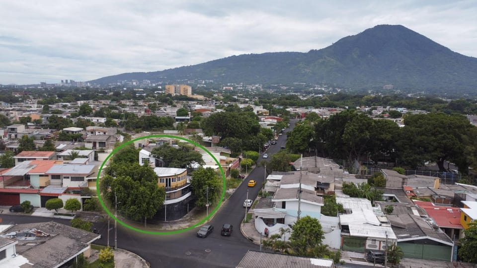 Property building, Nearby landmark, Neighbourhood, Bird's eye view, City view, Mountain view, Street view, Location