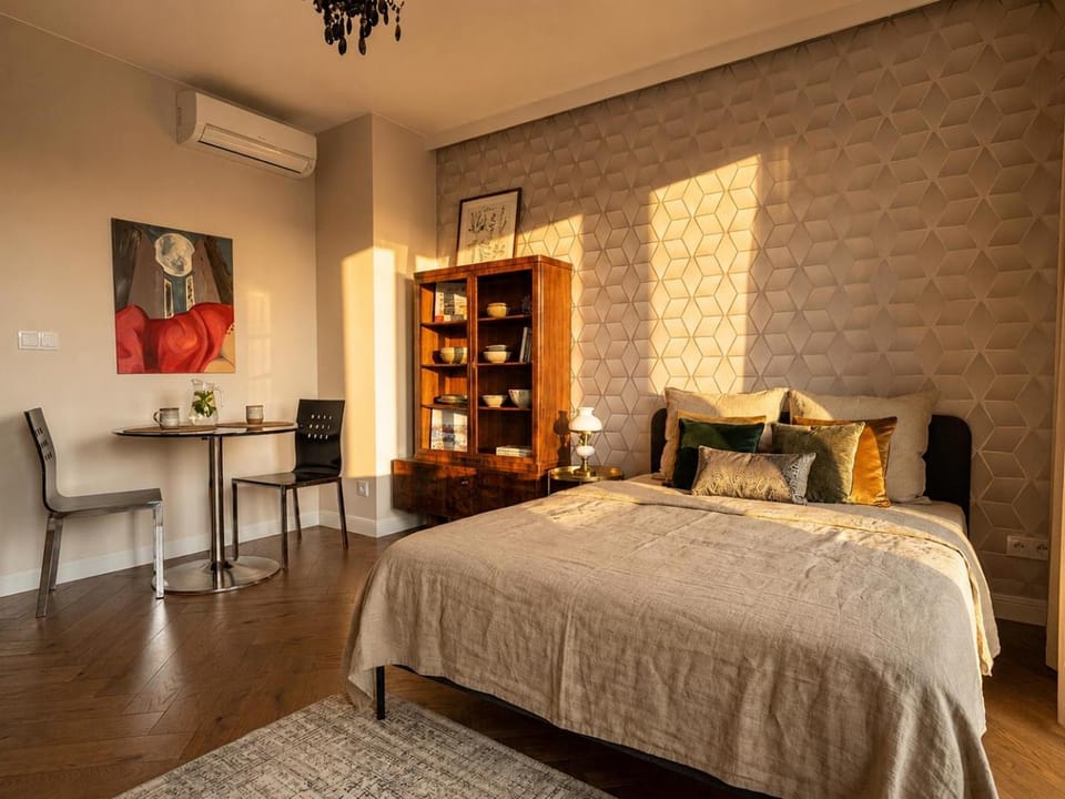 Bed, Photo of the whole room, air conditioner