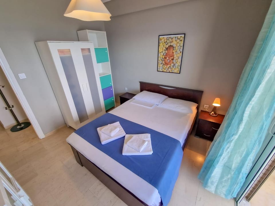 Bed, Photo of the whole room, Bedroom, towels, wardrobe