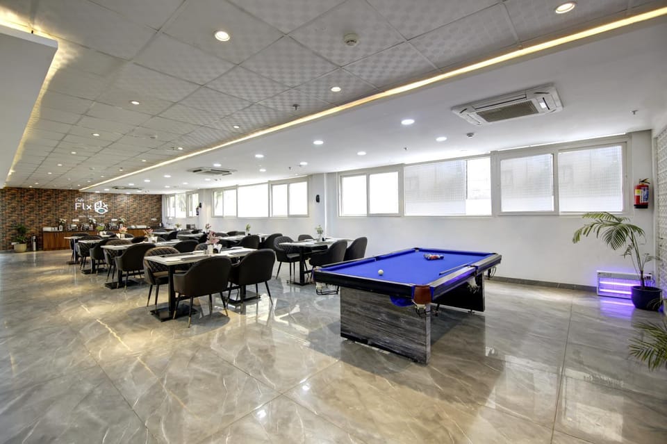 Billiard, Game Room