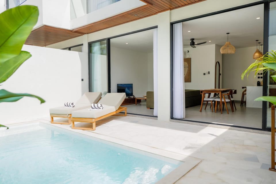Property building, Pool view