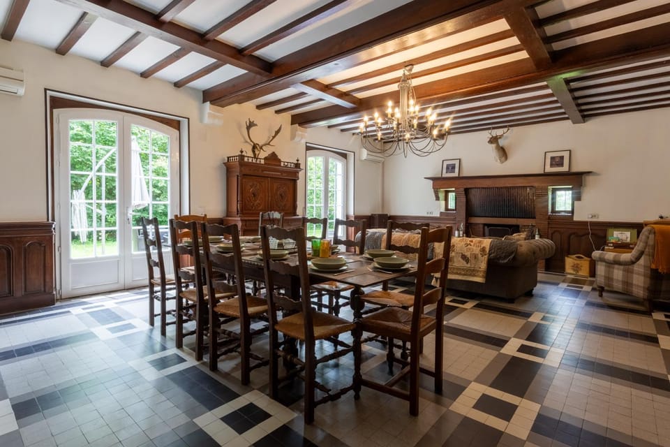 Communal lounge/ TV room, Living room, Banquet/Function facilities, Seating area, Dining area, fireplace