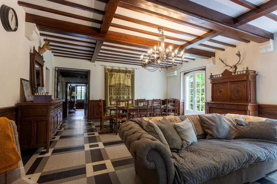 Communal lounge/ TV room, Living room, Banquet/Function facilities, Seating area, Dining area, fireplace