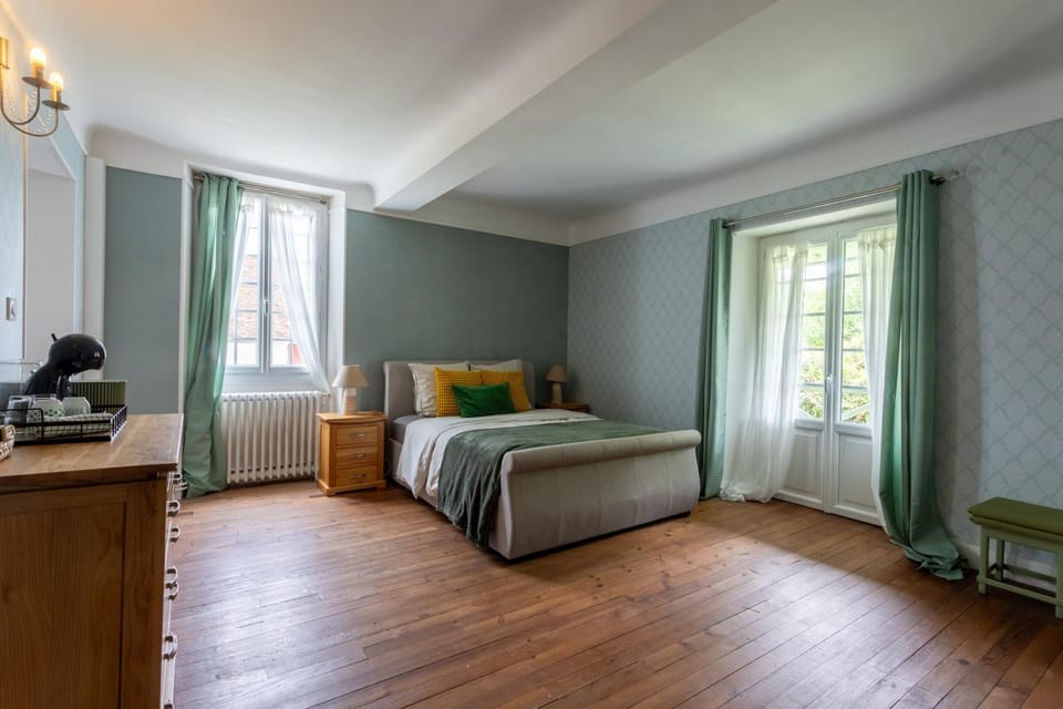 Bed, Balcony/Terrace, Photo of the whole room, Bedroom