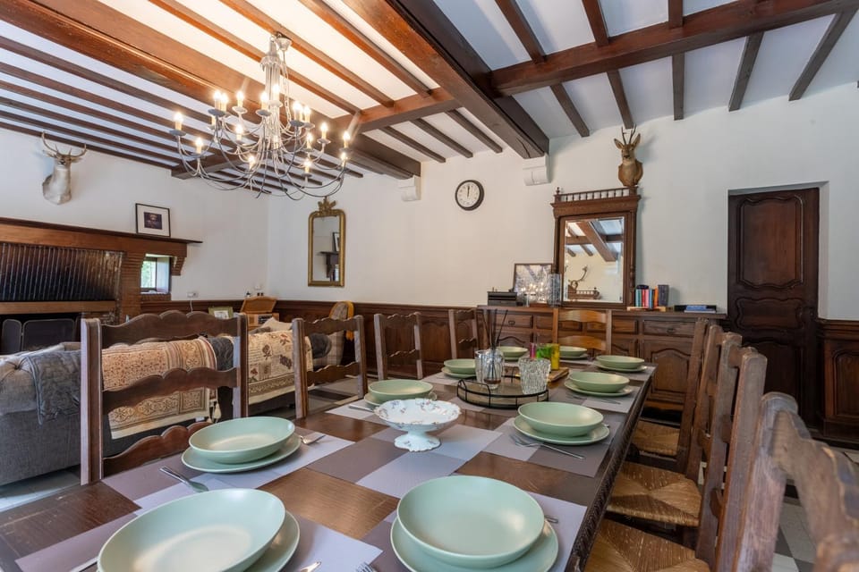 Communal lounge/ TV room, Living room, Banquet/Function facilities, Seating area, Dining area