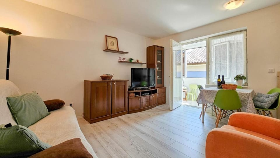 TV and multimedia, Seating area