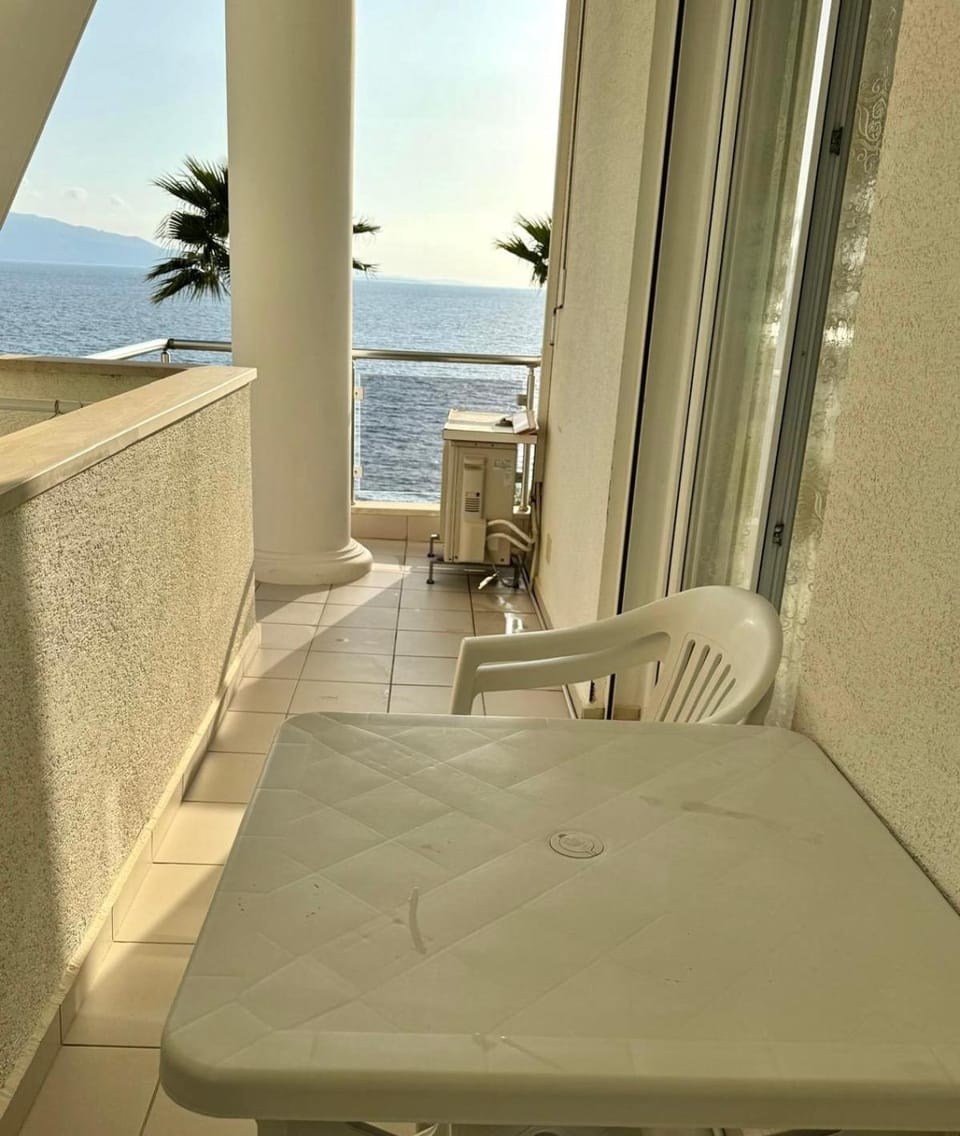 Jonian Waves Apartment in Sarandë