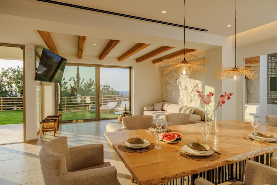 TV and multimedia, Living room, Dining area