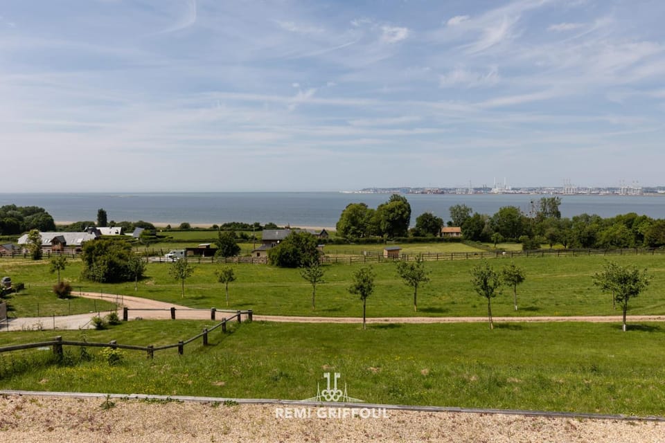 La Tour de l’Estuaire Sea View & Shared Garden 6 guests House in Honfleur