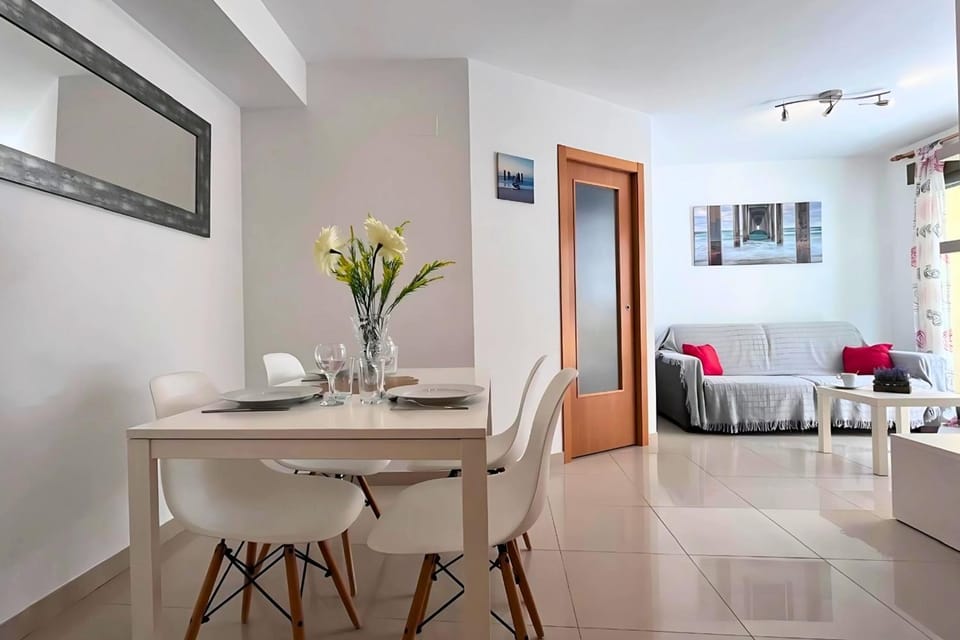 Living room, Photo of the whole room, Seating area, Dining area