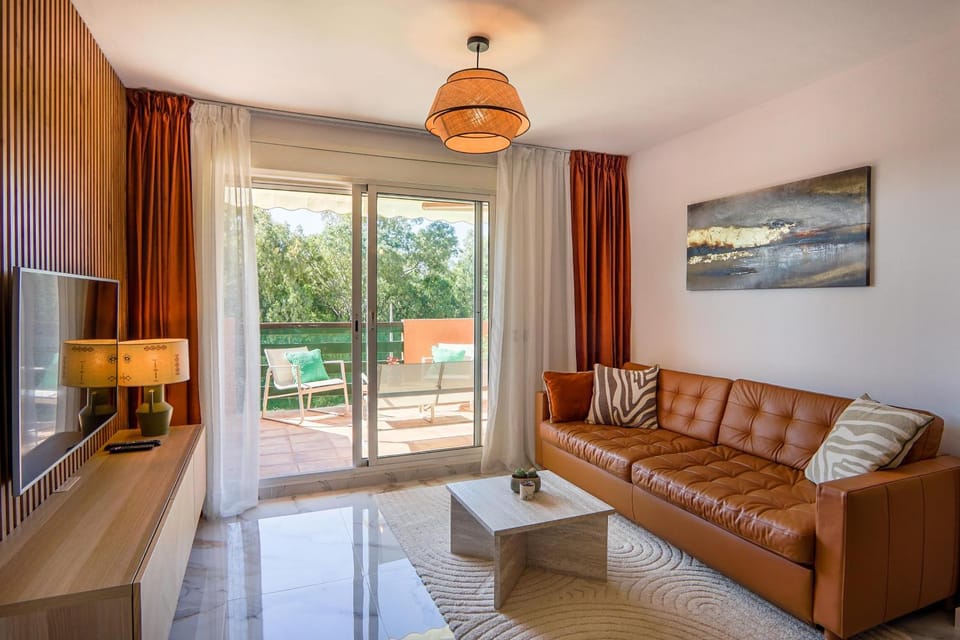 TV and multimedia, View (from property/room), Living room, Other, Seating area, Dining area, City view