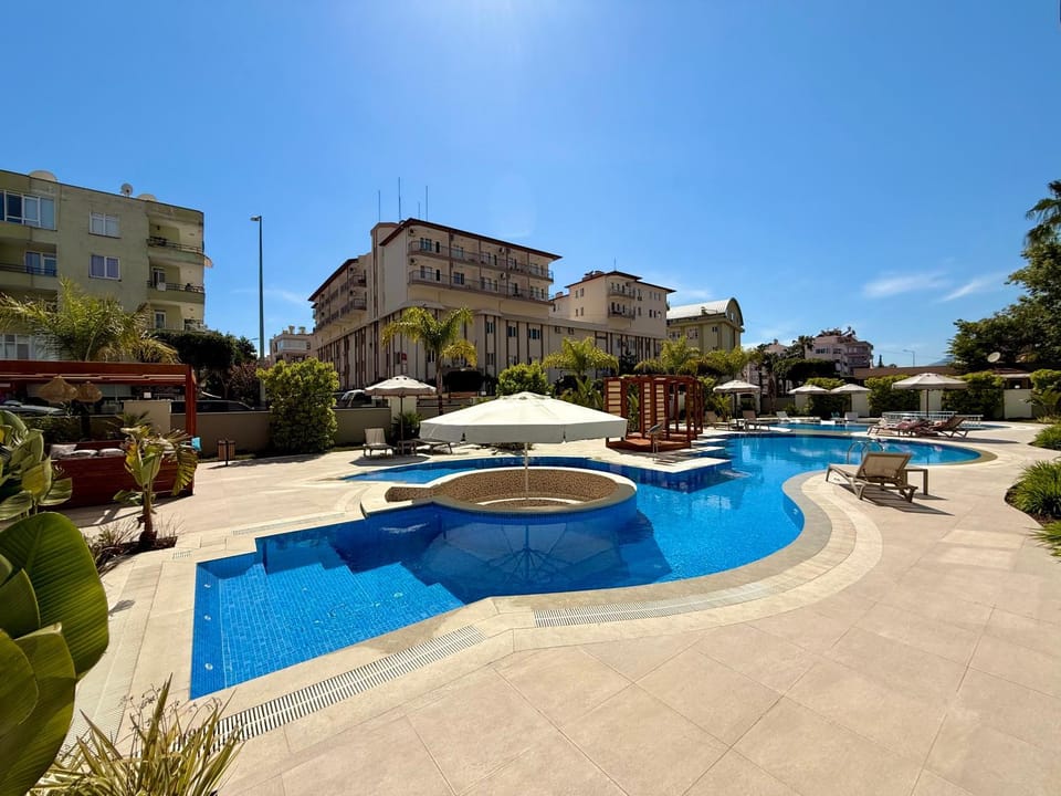 Day, Swimming pool, sunbed