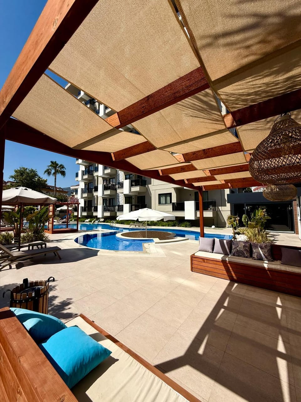 Patio, Day, Swimming pool, sunbed