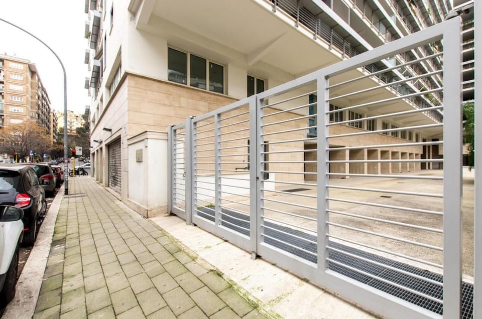 Property building, Neighbourhood