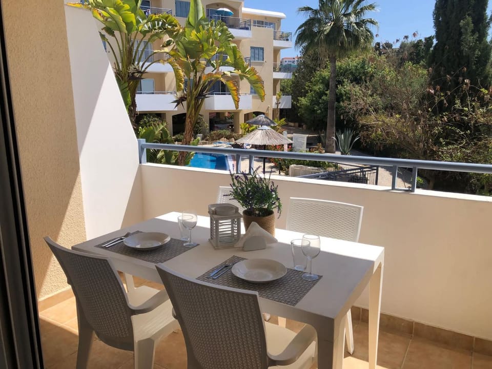 Patio, Balcony/Terrace, Dining area, Pool view, Swimming pool