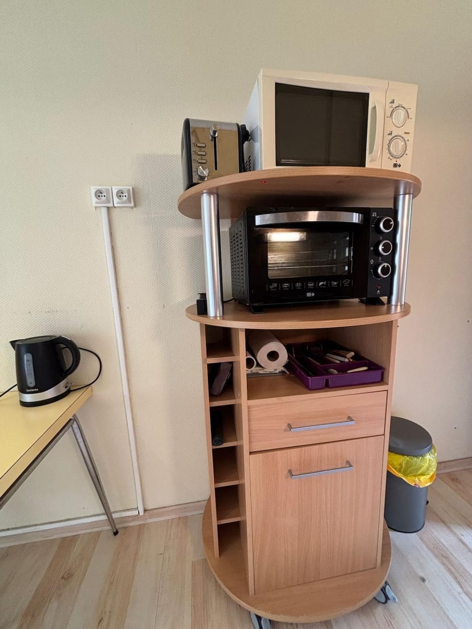 Coffee/tea facilities, microwave, oven