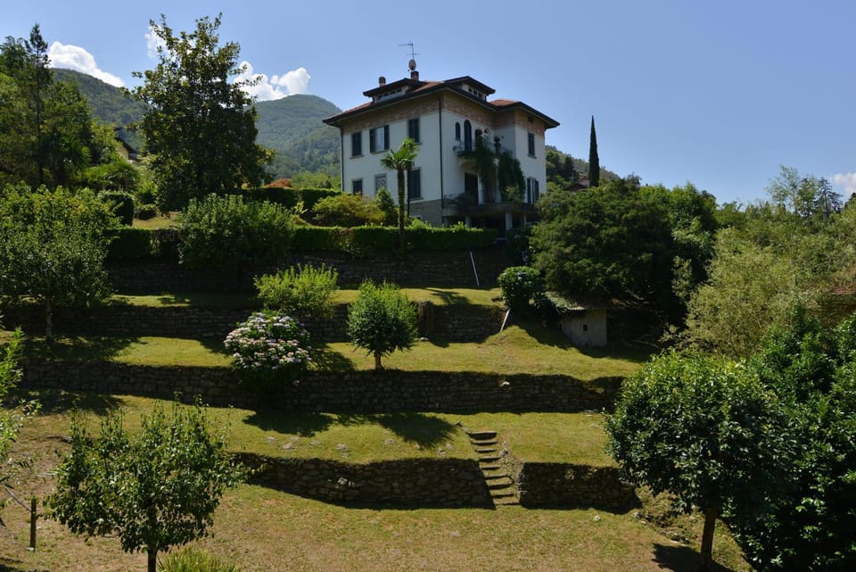 Property building, Garden view, Landmark view
