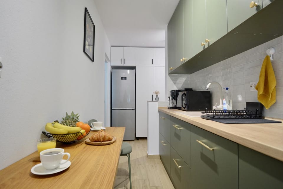 Coffee/tea facilities, Kitchen or kitchenette, Food and drinks, Food, oven, stove