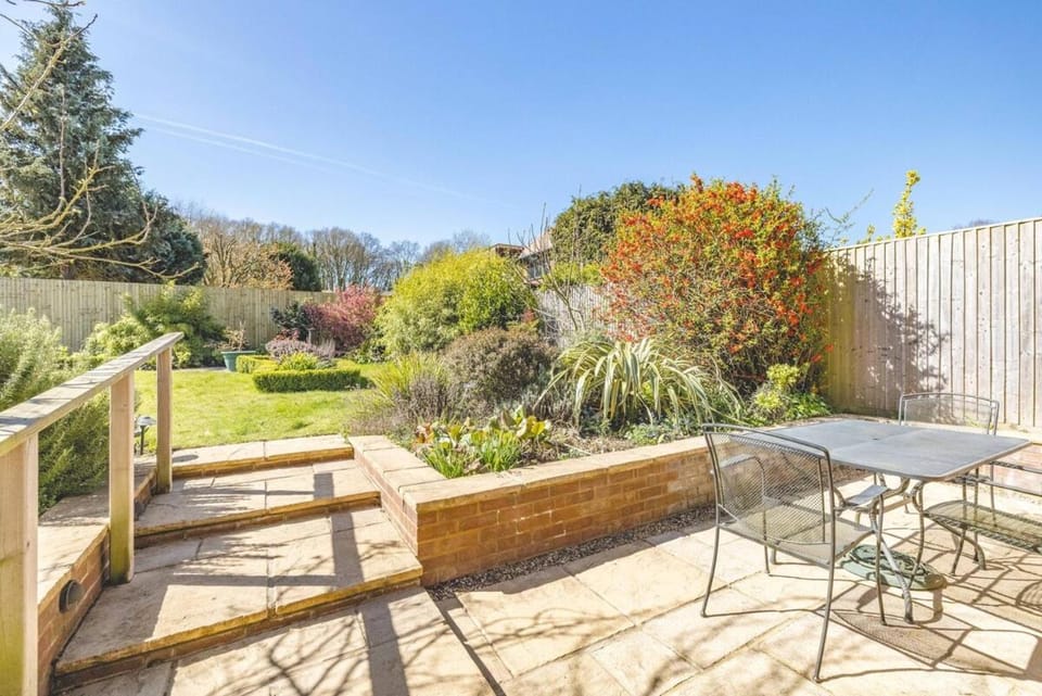 Stylish 1 Bedroom Retreat in Maidenhead - By Tempstay House in Maidenhead