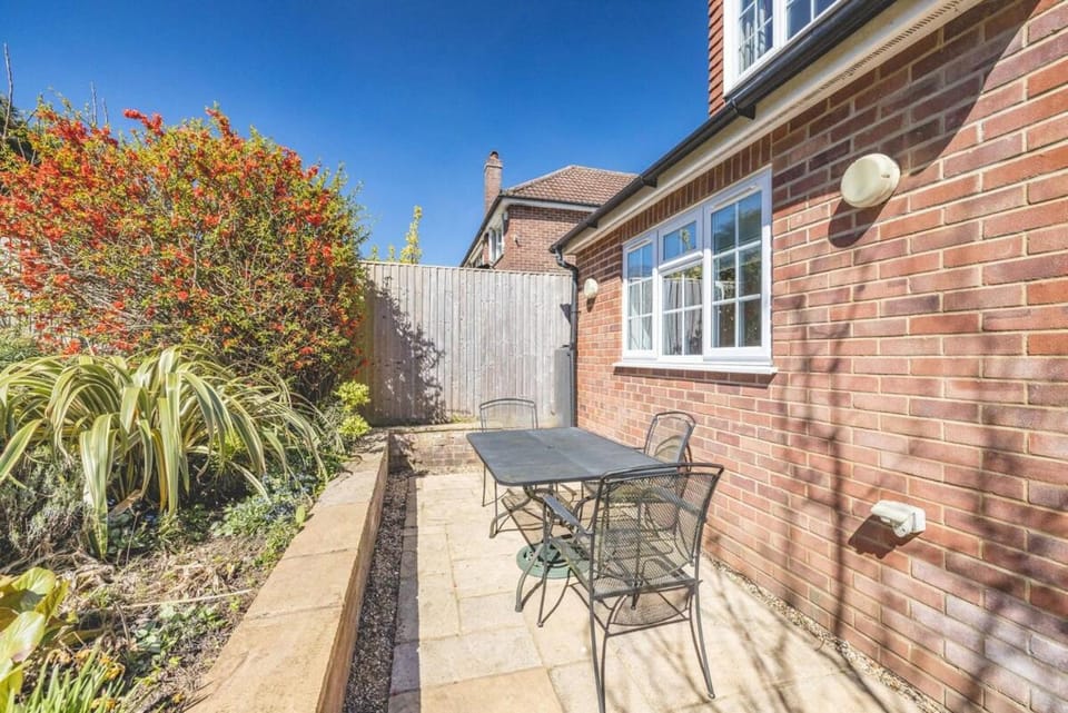 Stylish 1 Bedroom Retreat in Maidenhead - By Tempstay House in Maidenhead