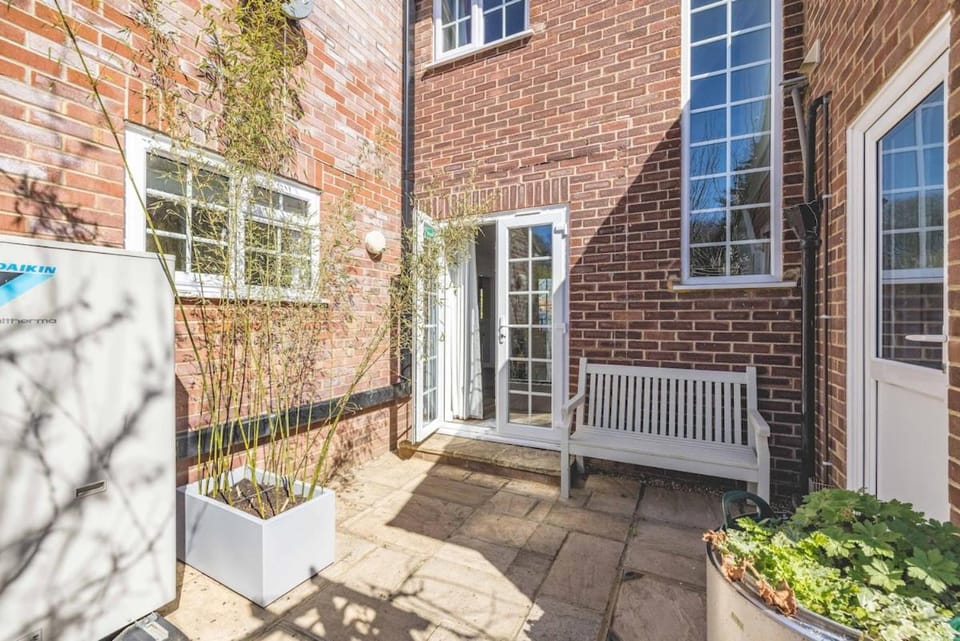 Stylish 1 Bedroom Retreat in Maidenhead - By Tempstay House in Maidenhead