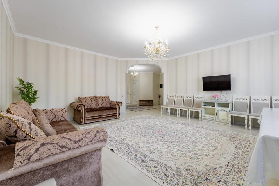 TV and multimedia, Living room, Seating area, Dining area