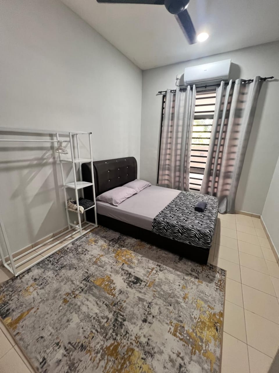 Casa Damai Kuantan - near TUDM, Taman Tas, SEMSAS, UMP,Airport, Uia, Matrik Gambang, Menara 188, 4bilik-3AC 1kipas, Ruang Tamu kipas House in Pahang, Malaysia