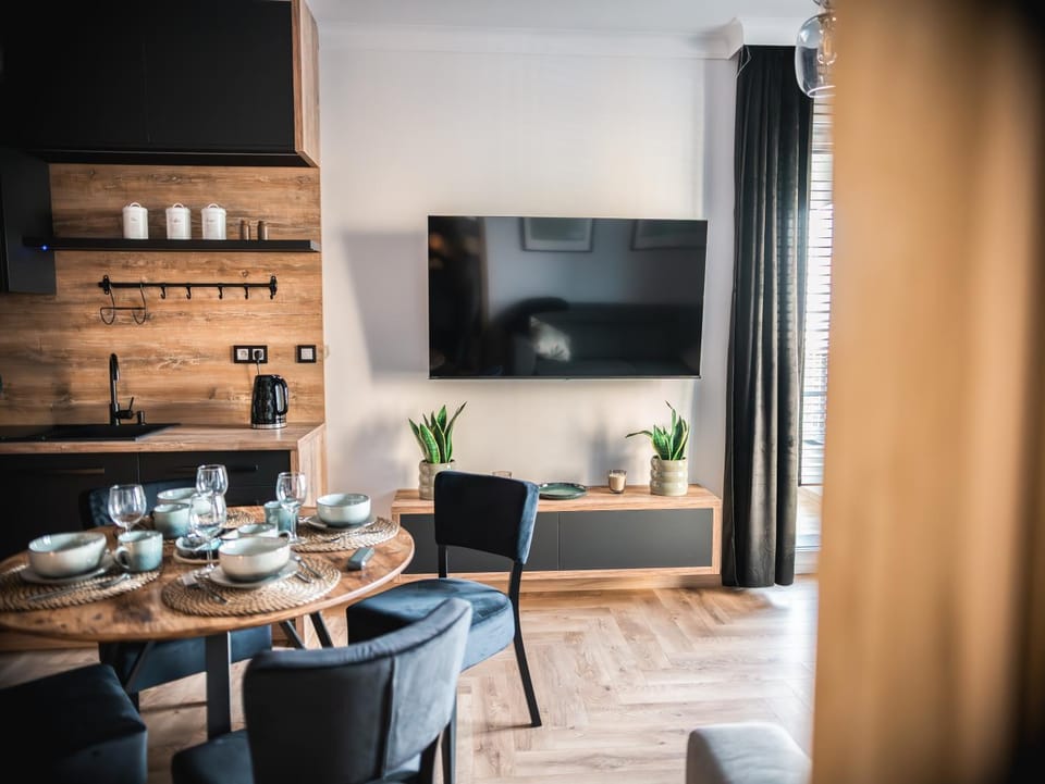 Communal lounge/ TV room, TV and multimedia, Kitchen or kitchenette, Living room, Seating area, Dining area, Evening entertainment